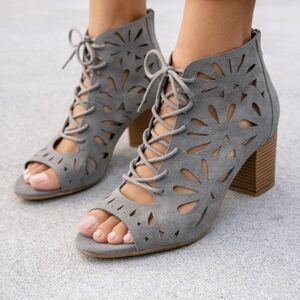 New RAMPAGE Vinnie Cutout Lace Up Booties Gray Faux Suede Fabric 9.5